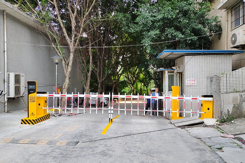 重庆云山花园小区无人 ...
