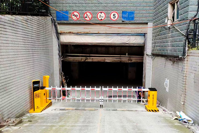 重庆新城阳光小区无人 ...