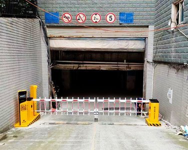 重庆新城阳光小区无人值守停车管理系统