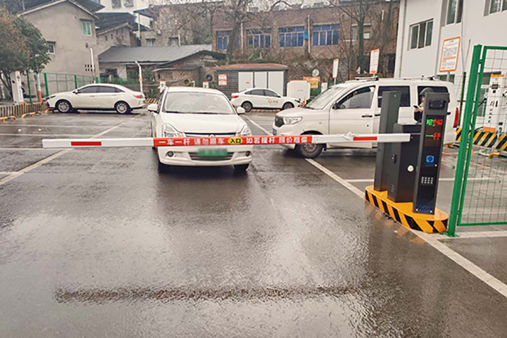 歌乐山便民停车场充电车场 (3)