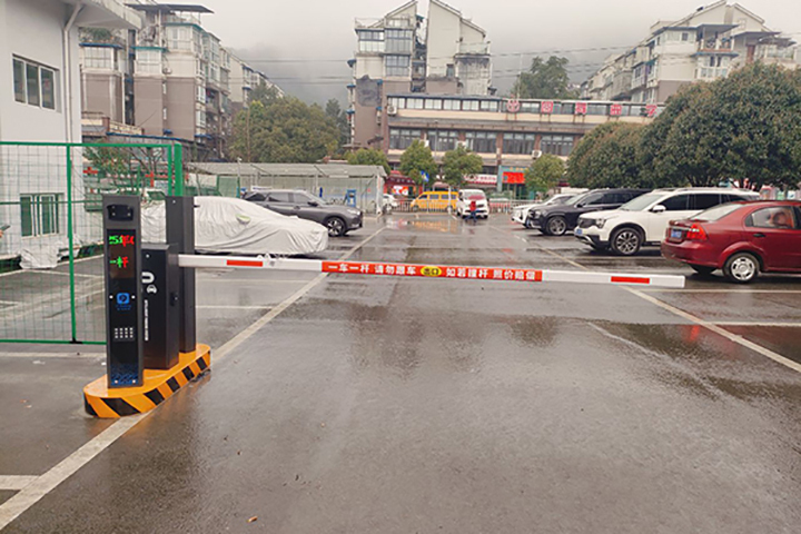 歌乐山便民停车场充电车场 (4)